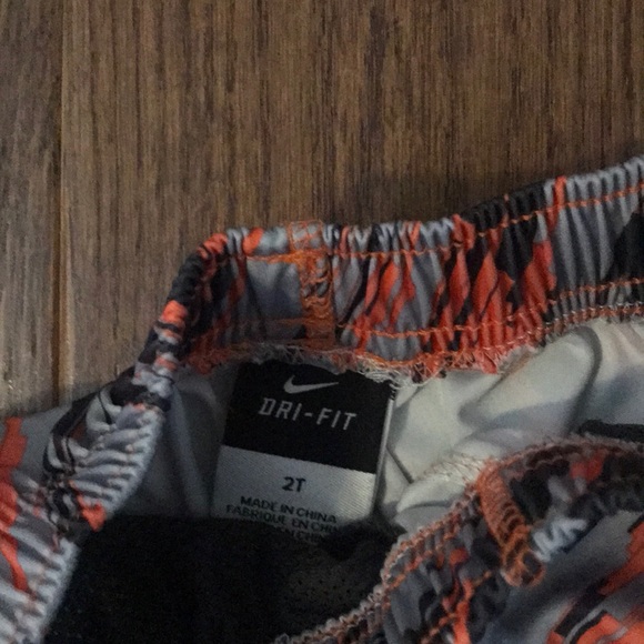 Boys Nike shorts - Picture 2 of 3